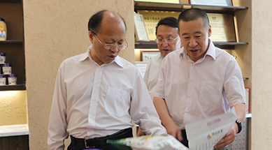 內(nèi)蒙古自治區(qū)政協(xié)黨組書記、主席李秀領(lǐng)考察、調(diào)研我公司